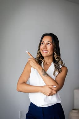 Sasha Valdes - South Florida realtor headshot